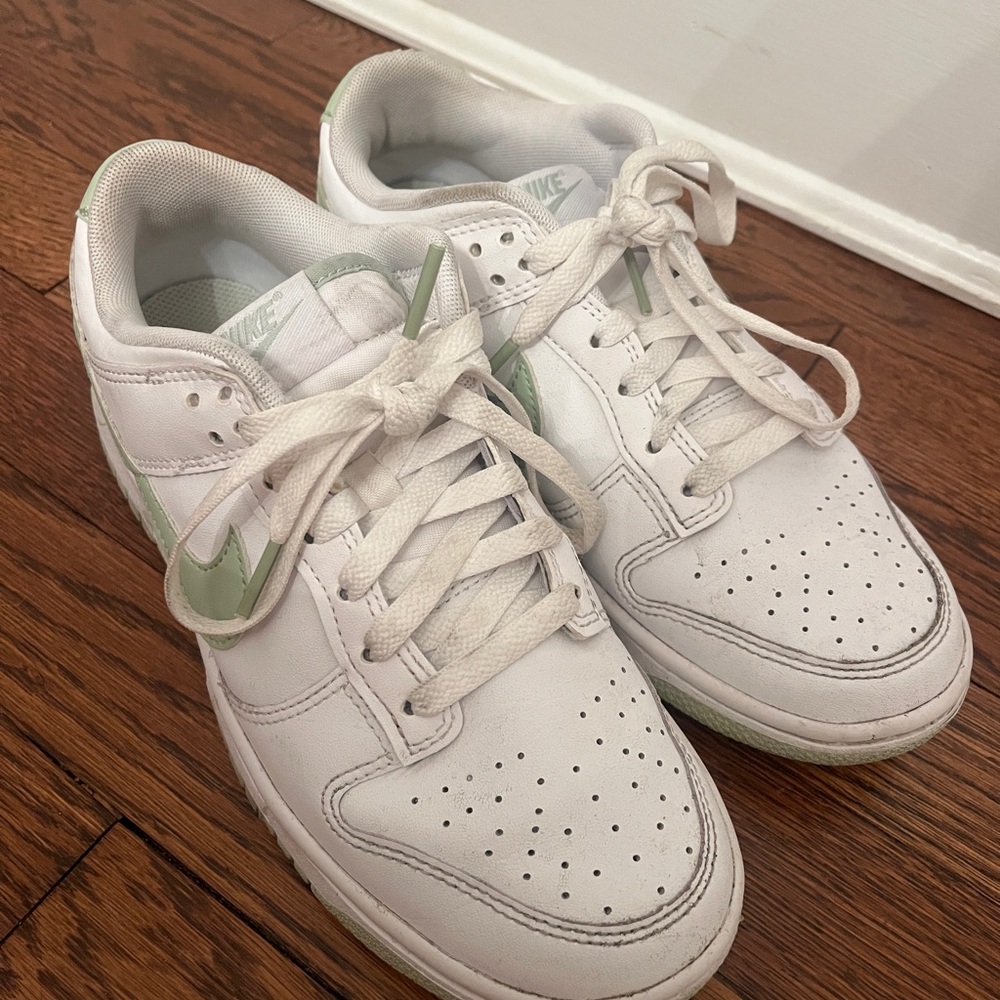 Nike White and Green Sneakers